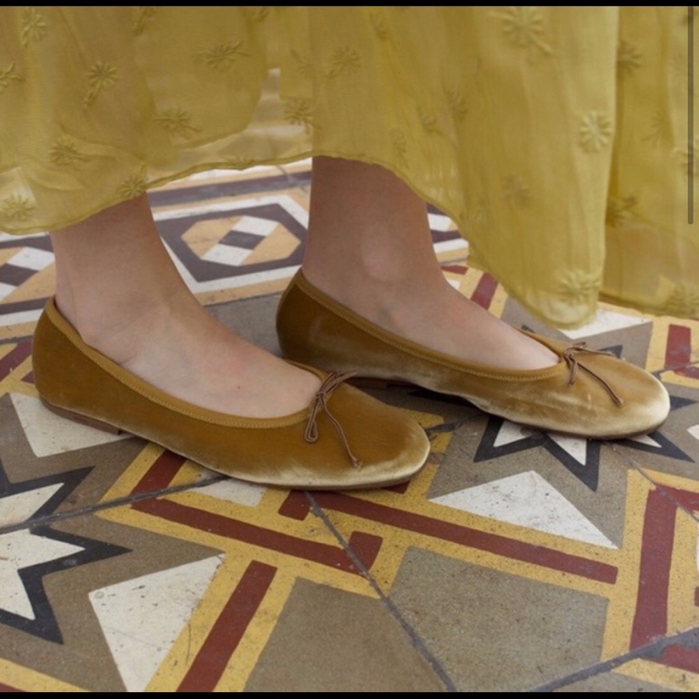 Doen gold ballet slipper/flat size 10